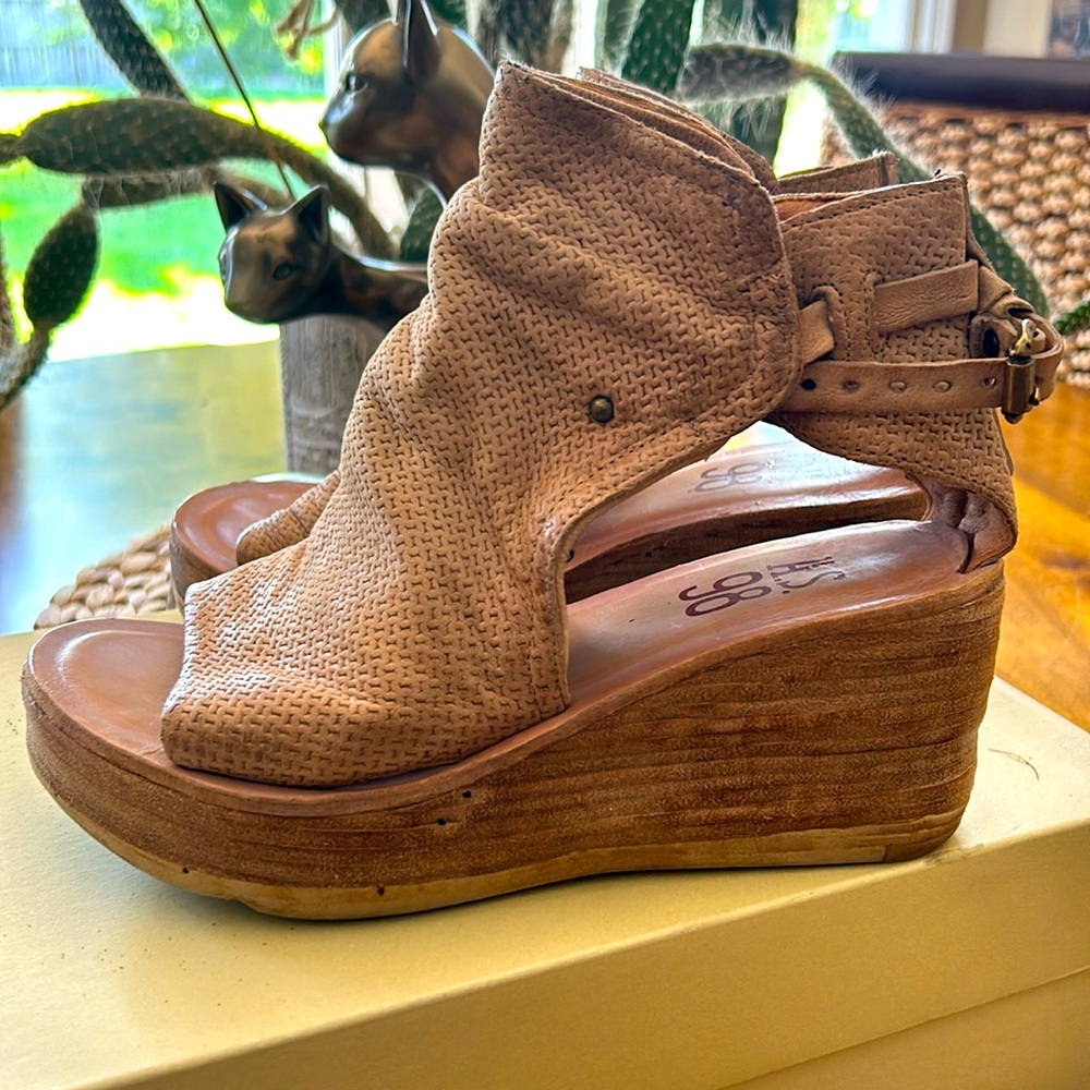 AS 98 Wedge